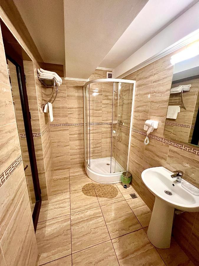 Complex Azar Hotel Galaţi Buitenkant foto