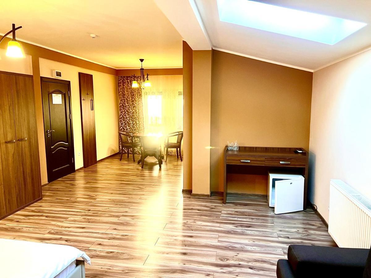 Complex Azar Hotel Galaţi Buitenkant foto