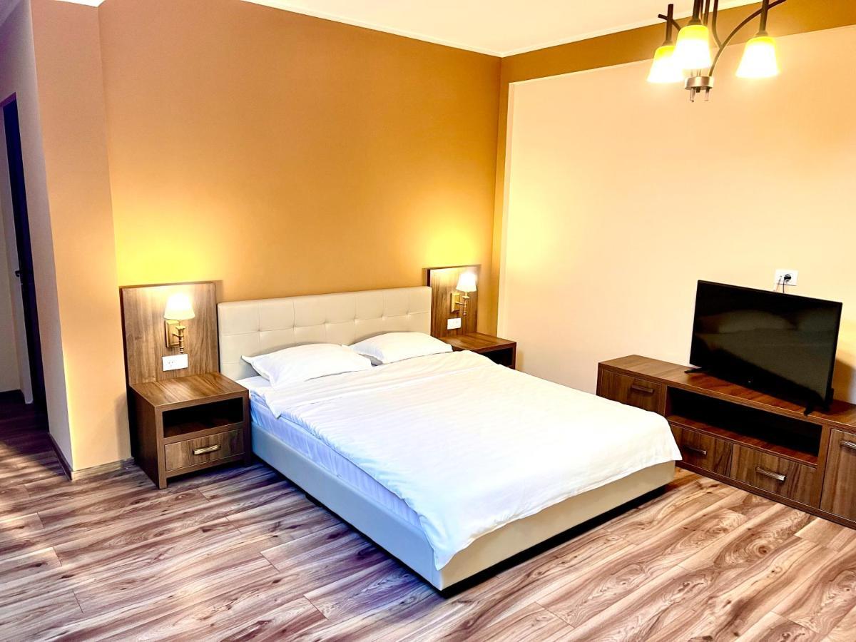 Complex Azar Hotel Galaţi Buitenkant foto