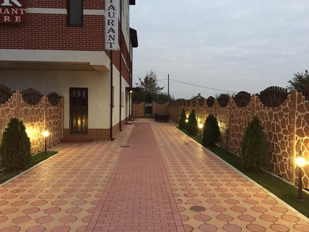 Complex Azar Hotel Galaţi Buitenkant foto