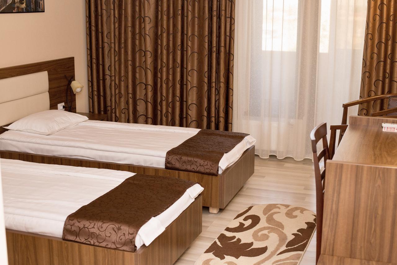 Complex Azar Hotel Galaţi Buitenkant foto