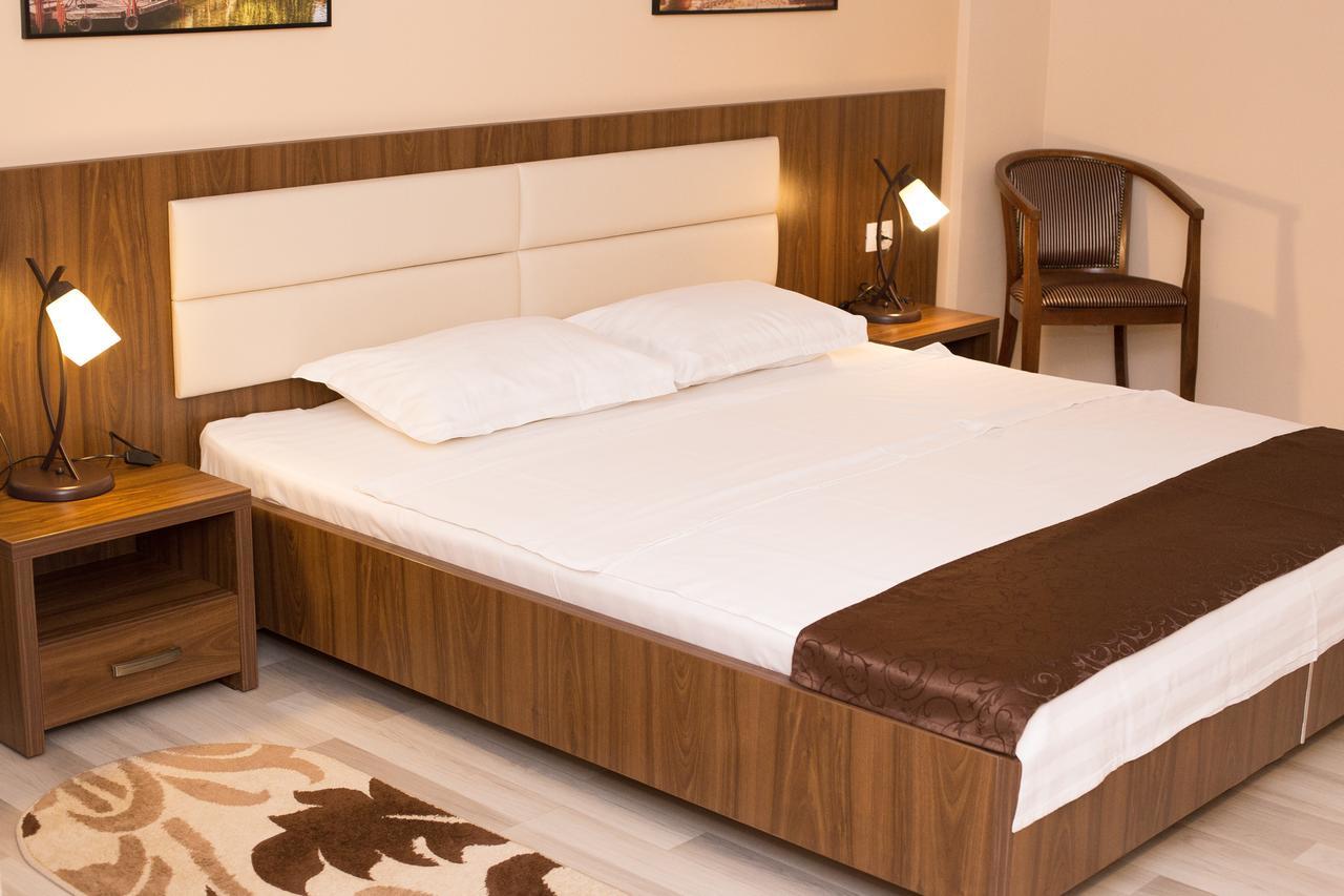 Complex Azar Hotel Galaţi Buitenkant foto