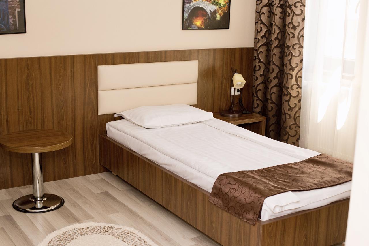 Complex Azar Hotel Galaţi Buitenkant foto