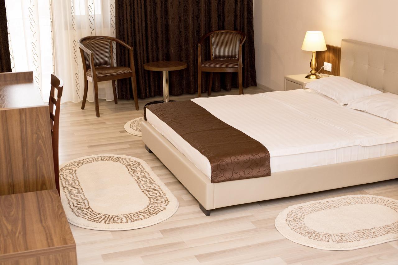 Complex Azar Hotel Galaţi Buitenkant foto